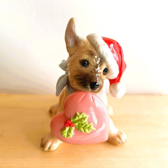 Coalport Whiskers and Paws "With Love" Christmas Figurine - Picture 8 of 14